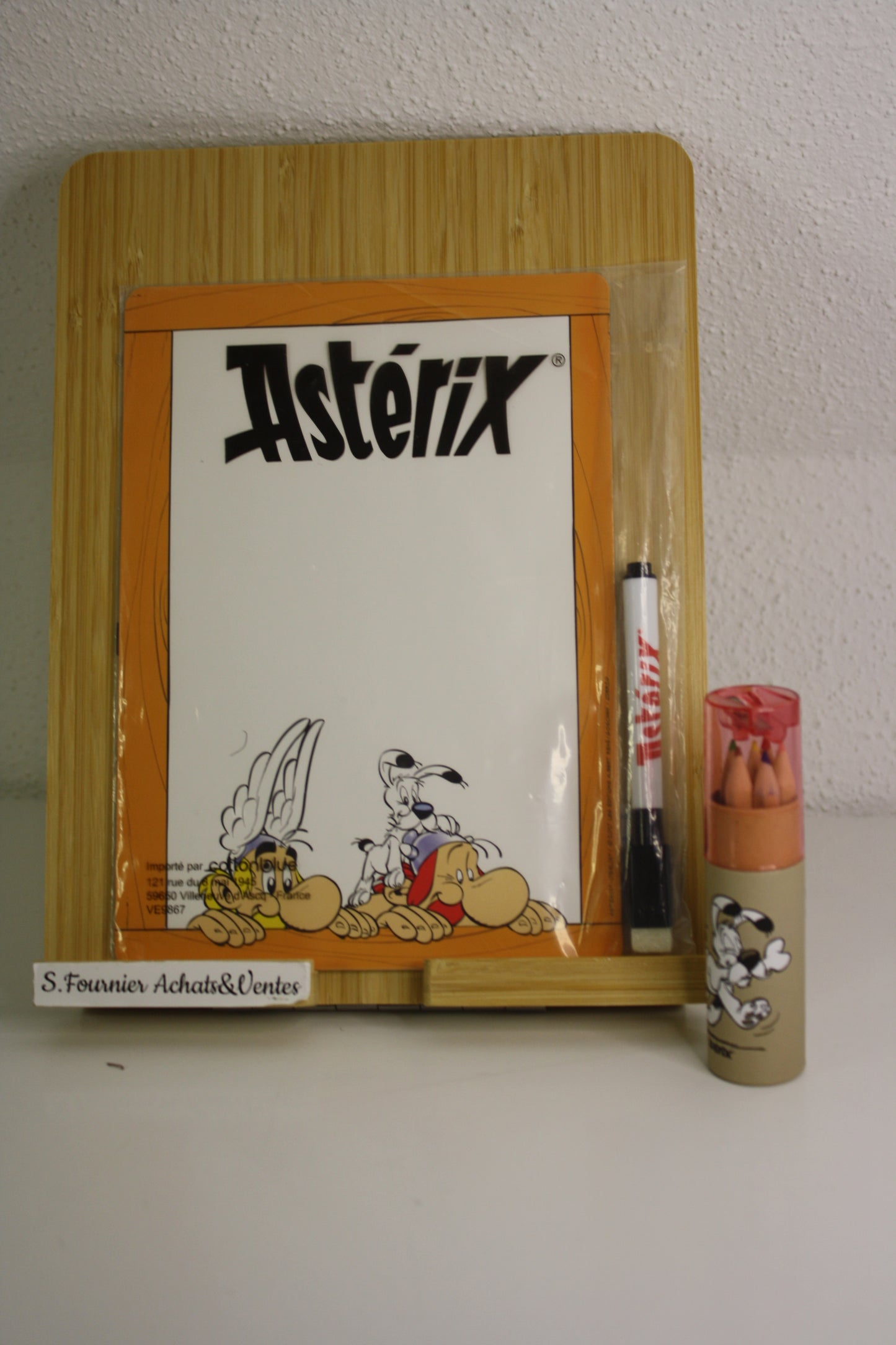 Tableau Blanc magnétique + pot crayon de couleur – Idéfix Astérix – Goscinny Uderzo – Albert René – Objet dérivés – ?