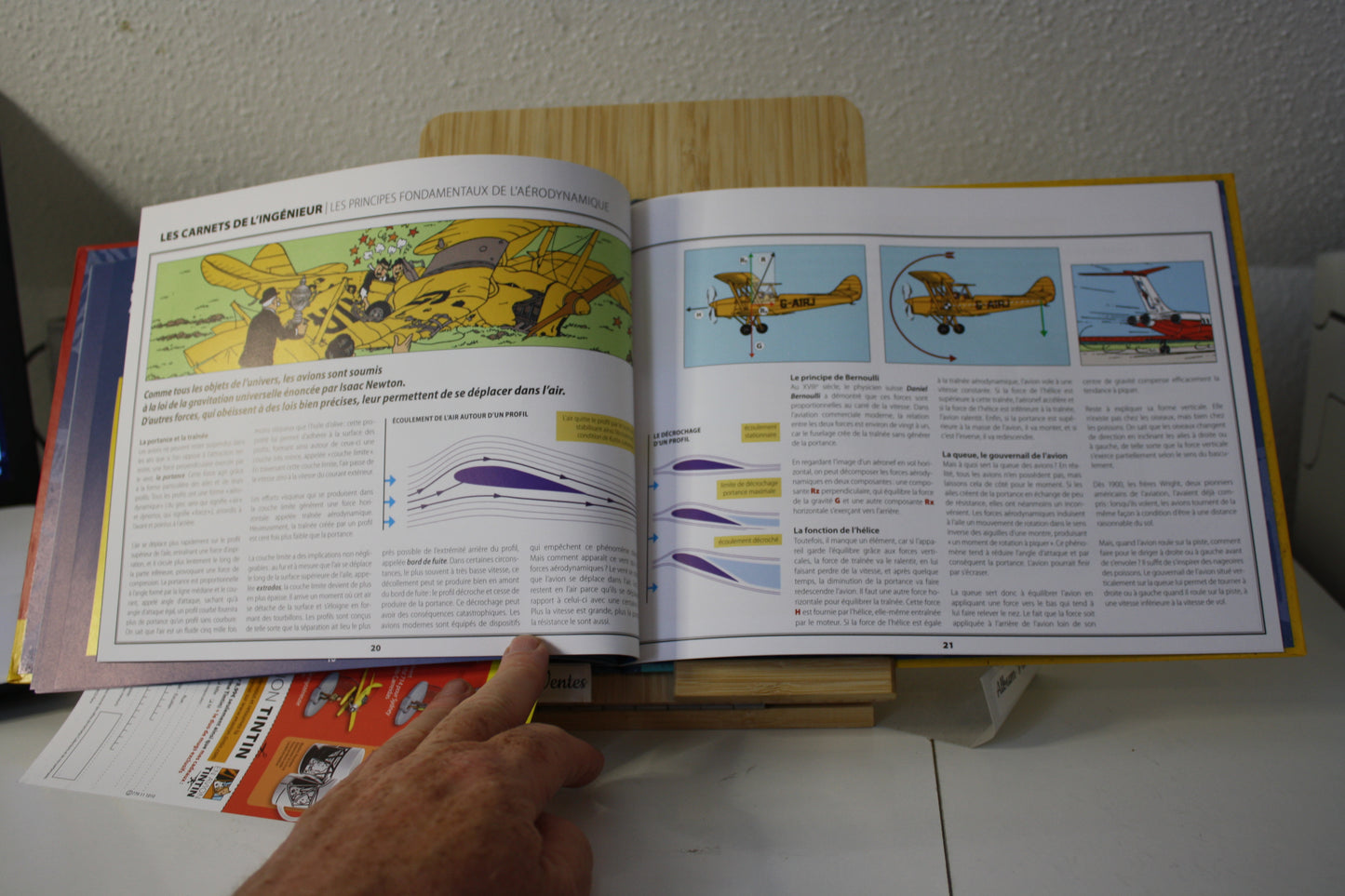 En Avion Tintin – l’hydravion - Hergé - Edition Mouinsart - objet dérivés - 2014 - livret de maquette
