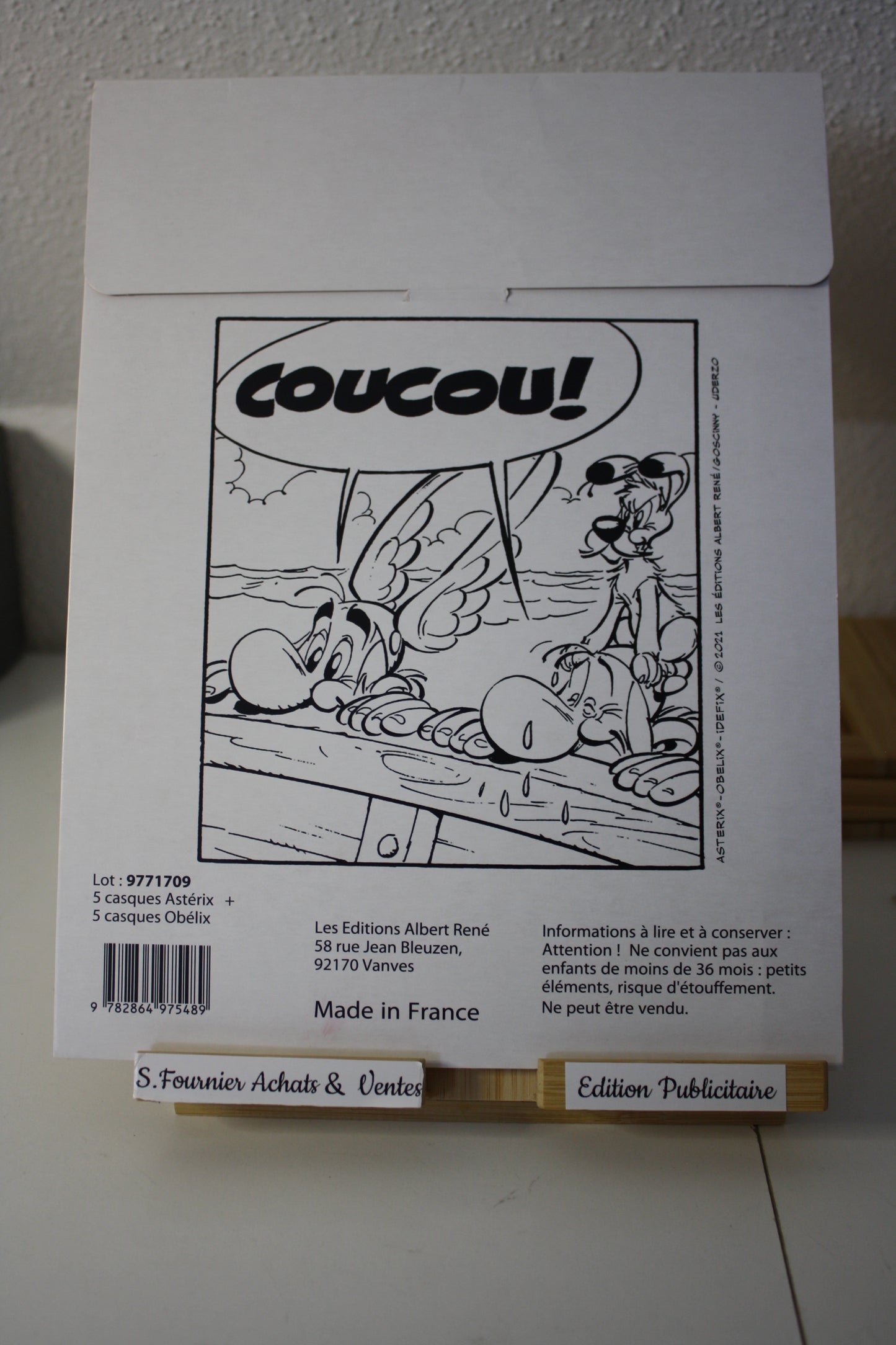 Pochette avec casque en carton pliable - Astérix - Coscinny Uderzo - Asterix - Objet dérivé - 2021