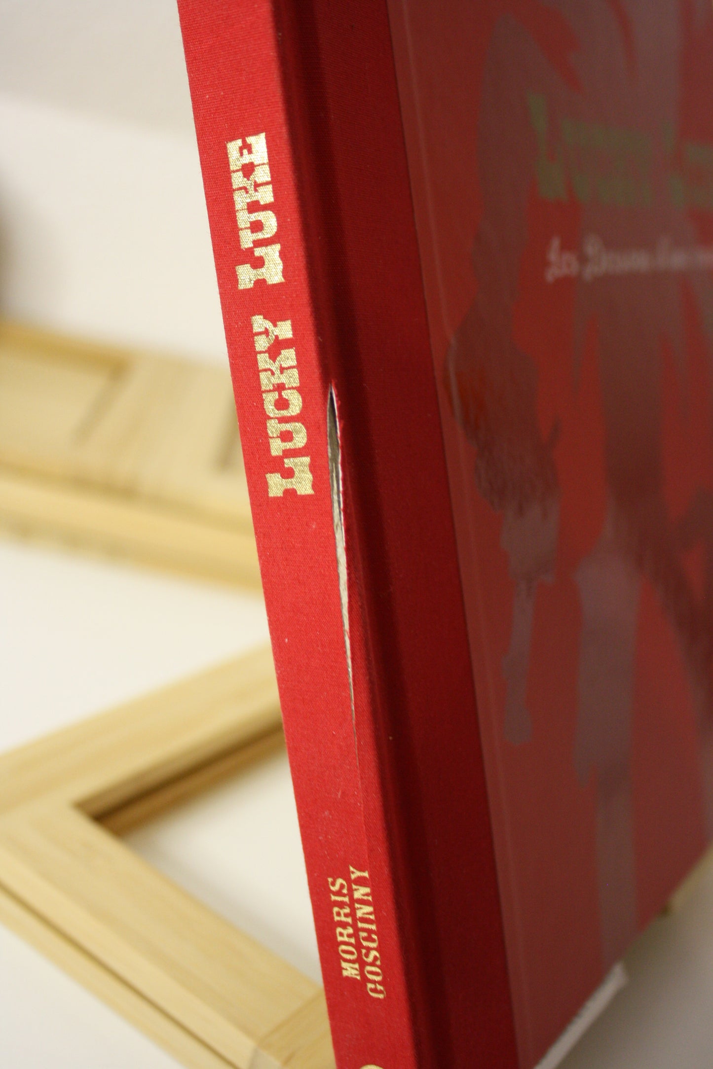 Les dessous d’une création : la diligence et pied tendre- Lucky Luke – Caroline Richter bonini – Atlas – Réédition – 2009 – Abimé