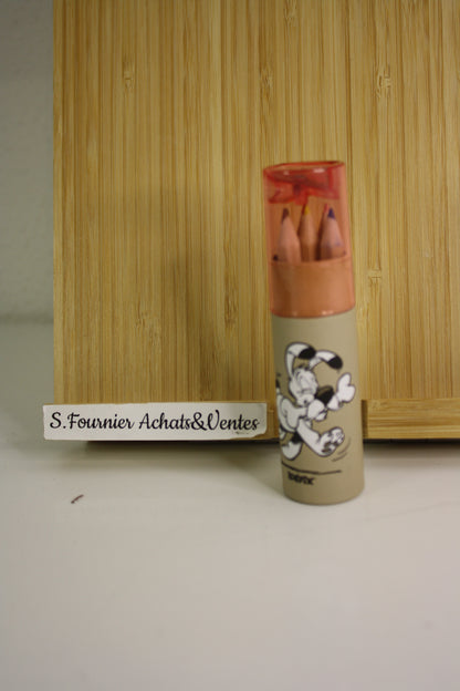 Tableau Blanc magnétique + pot crayon de couleur – Idéfix Astérix – Goscinny Uderzo – Albert René – Objet dérivés – ?