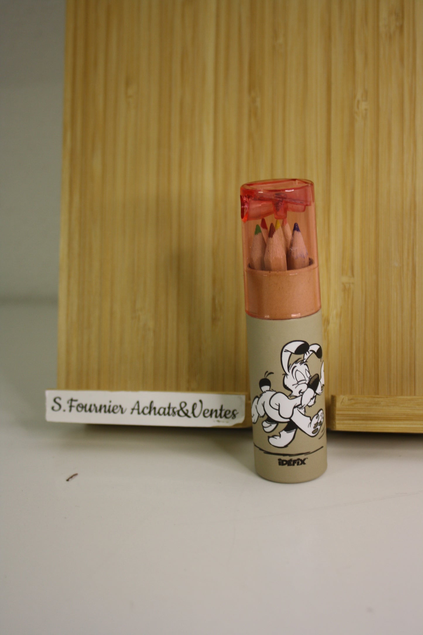 Tableau Blanc magnétique + pot crayon de couleur – Idéfix Astérix – Goscinny Uderzo – Albert René – Objet dérivés – ?