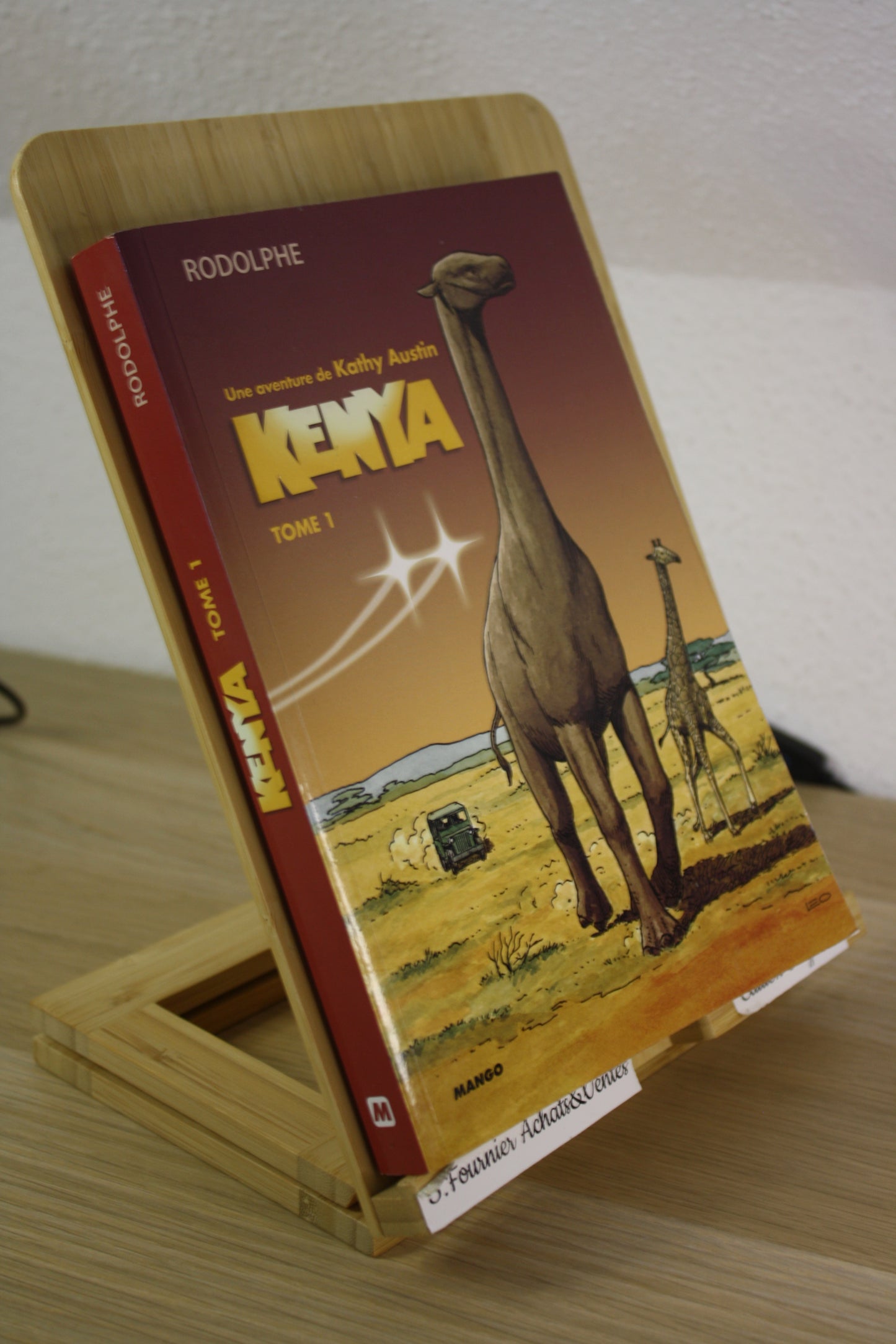 Une aventure de Kathy Austin Tome 1– Kenya – Rodolphe – Mango – EO – 2010 – Ce n’est pas une BD